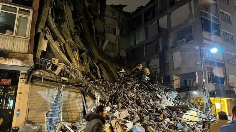 Kahramanmaraş'ta 7.7 şiddetinde deprem oldu! 10 şehirde yıkım var acı haberler geliyor
